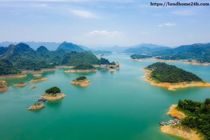 Lòng hồ Hòa Bình