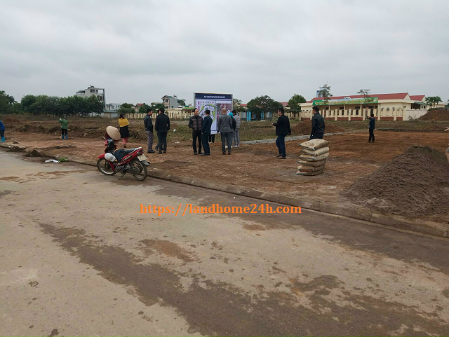 Khách hàng thăm quan thực tế